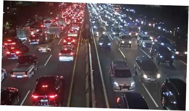 Malam Long Weekend, Lalin Sejumlah Jalan di Jakarta Padat