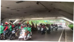 Massa Buruh Konvoi dari Semanggi ke Monas Ikuti May Day