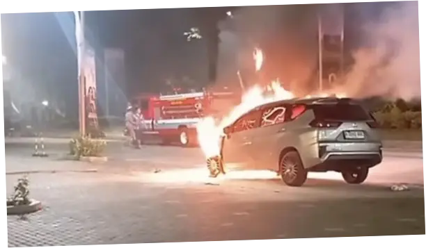 Mobil Xpander Terbakar di Bojongsari Depok