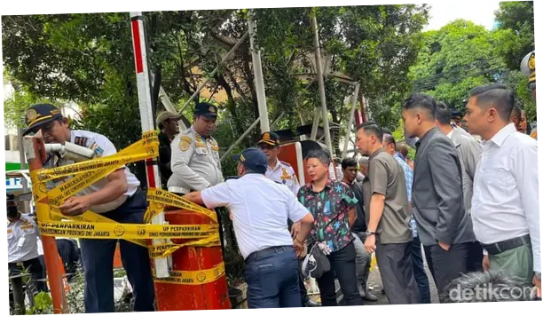Operator Parkir Ilegal di Blok M Square Raup Rp 100 Juta Per Hari