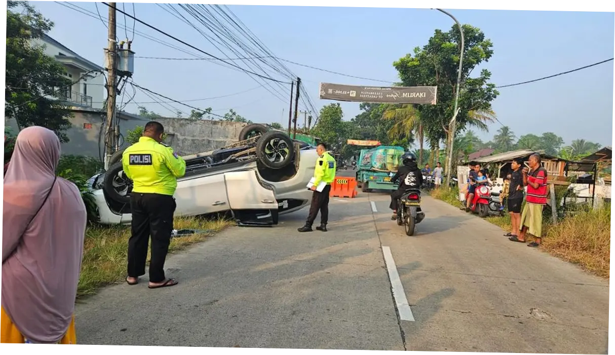 Pajero Tabrak 2 Bocah SD dan Wanita hingga Terbalik di Serang