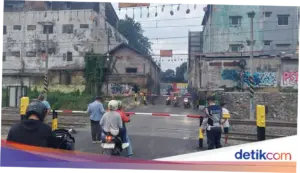 Palang Elektronik Diuji Coba di Perlintasan Rel KA Bekasi Timur