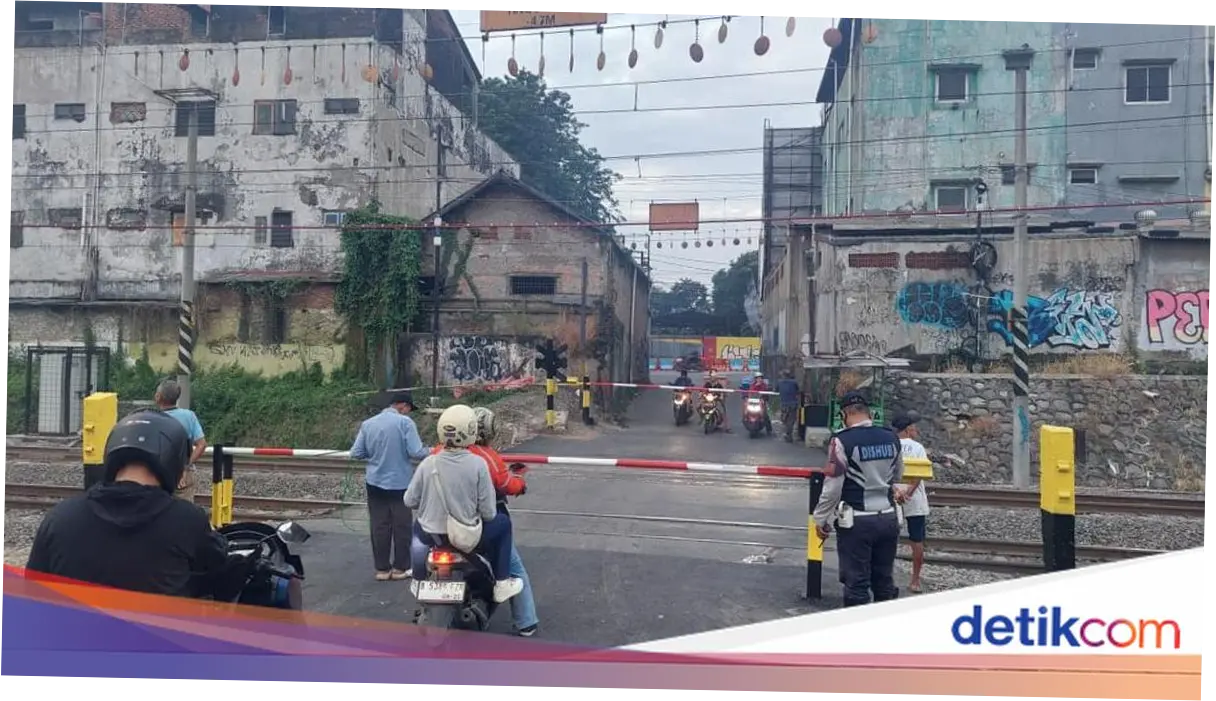 Palang Elektronik Diuji Coba di Perlintasan Rel KA Bekasi Timur