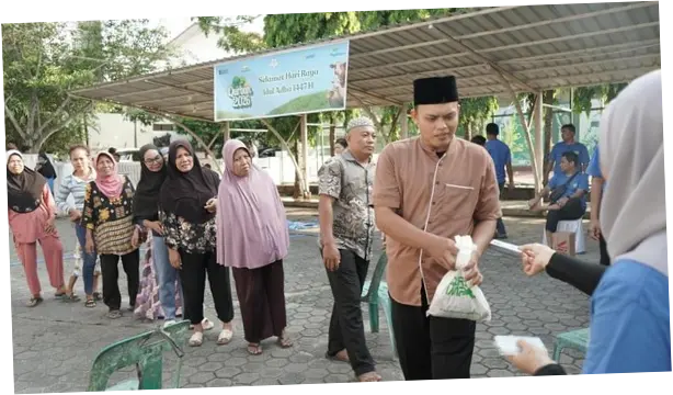 Pegadaian Salurkan 913 Hewan Kurban ke Sejumlah Ponpes di Berbagai Daerah