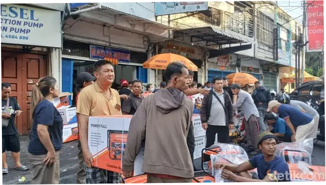 Pemadaman Listrik Berjam-jam, Toko Mesin Genset di Medan Diserbu Warga