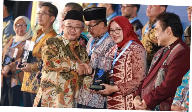 Pemkab Banyuwangi Terima 2 Penghargaan Pendidikan dari Kemendikdasmen