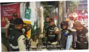 Pemulung dan Pengemis di Trotoar Mampang Dibawa ke Panti