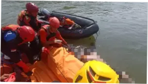 Pencari Ikan Ditemukan Meninggal di Atas Rakitnya di Situ Cikaret Bogor