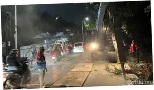 Perbaikan Dikebut, Lajur Kanan Jalan Lenteng Agung Arah Depok Dibongkar