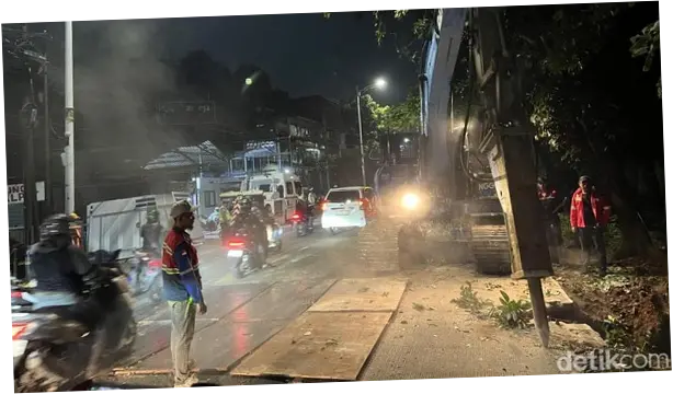 Perbaikan Dikebut, Lajur Kanan Jalan Lenteng Agung Arah Depok Dibongkar