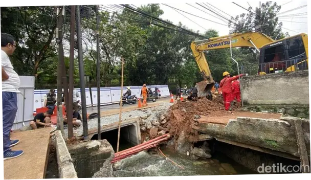Perbaikan Jalan Amblas Lenteng Agung Ditarget Rampung 2 Pekan, Ini Kendalanya