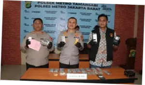 Polisi Bongkar Warung Sembako Jual Tramadol dan Hexymer di Jakbar