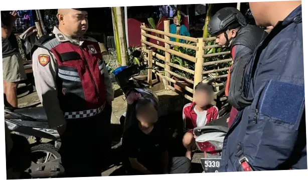 Polisi Tangkap 3 Remaja Hendak Tawuran di Jakpus, 2 Sajam Disita