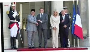 Prabowo Tiba di Istana Élysée, Disambut Langsung Macron dan Brigitte