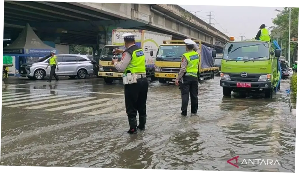 Puri Kembangan Macet Parah Imbas Banjir, Polisi Rekayasa Lalin