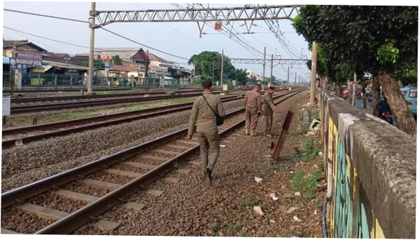 Satpol PP Tutup Akses Keluar-Masuk Rel Jatinegara Usai Viral Video Mesum
