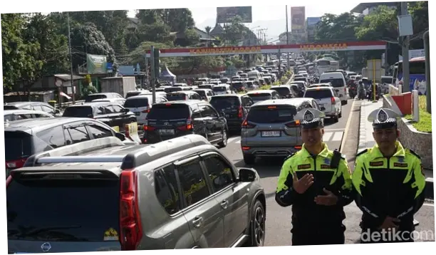 Sejumlah Titik Lalin di Puncak Bogor Padat Libur Long Weekend Siang Ini