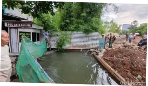 Sudin SDA Jakbar Sebut Kali Angke Masih Siaga 2, Banjir Kembangan Terus Dikuras