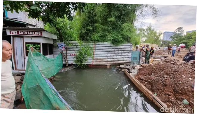 Sudin SDA Jakbar Sebut Kali Angke Masih Siaga 2, Banjir Kembangan Terus Dikuras