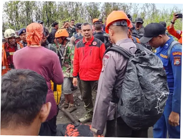 Tim SAR Temukan 1 Jasad WNI Korban Erupsi Gunung Dukono