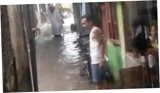 TPT Longsor Imbas Sungai Ciluar Meluap, 20 Rumah di Bogor Terendam Banjir