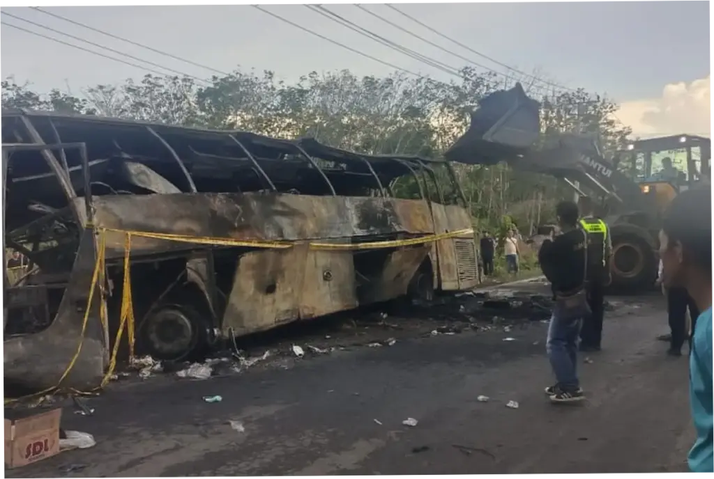 Tragedi Kecelakaan Bus ALS di Sumatera Selatan: 16 Orang Tewas dan Dua Motor Milik Penumpang Terbakar