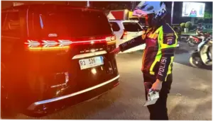 Viral Mobil Mewah Berpelat 'RI' di Tangerang Berujung Ditilang Polisi