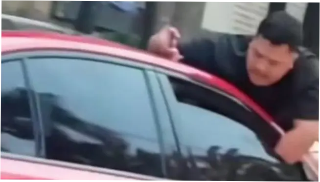 Viral Pria Nemplok di Mobil Diduga Masalah Keluarga, Polisi Siap Mediasi