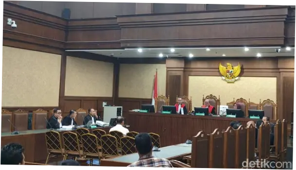 Buka-bukaan Pejabat Bea Cukai: Pakai Duit Kasus Suap, tapi Takut Ditangkap