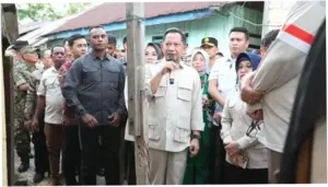 Cek Penerima BSPS, Tito Dorong Pemda Perluas Dukungan Bedah Rumah Lewat APBD