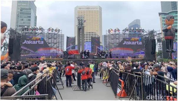 Cerita Warga Cipondoh Datang Awal ke HI demi Duduk Depan Panggung HUT Jakarta