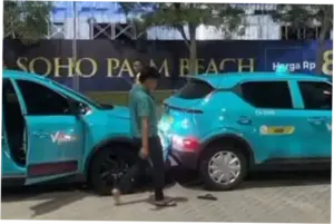 Insiden Taksi di PIK: Kejar-Kejaran dan Tabrakan karena Serobot Antrean