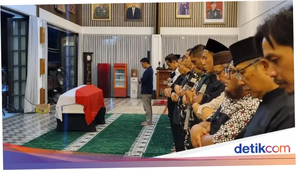 Jenazah Eks Menhan Ryamizard Ryacudu Tiba di Rumah Duka, Pelayat Berdatangan