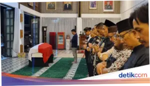 Jenazah Eks Menhan Ryamizard Ryacudu Tiba di Rumah Duka, Pelayat Berdatangan