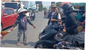 Jukir Wanita di Brebes Bagi 4 Hadiah Rp 100 Ribu Gagalkan Maling Rp 3,6 M