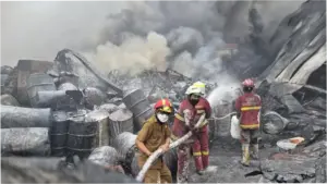 Kebakaran Pabrik Sandal di Tangerang Akhirnya Padam Setelah Hampir 21 Jam