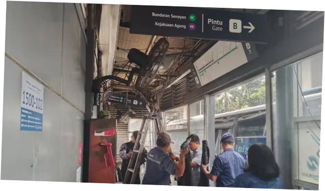 Kecelakaan di Koridor 9: Halte Tebet Jadi Korban