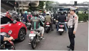 Kemacetan Parah di Jalan MT Haryono Akibat Bus Transjakarta Tabrak Separator Busway