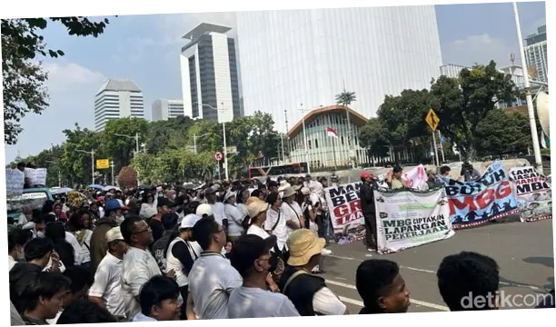 Massa Demo di Patung Kuda Temui Wamensesneg, Sampaikan Masukan soal MBG
