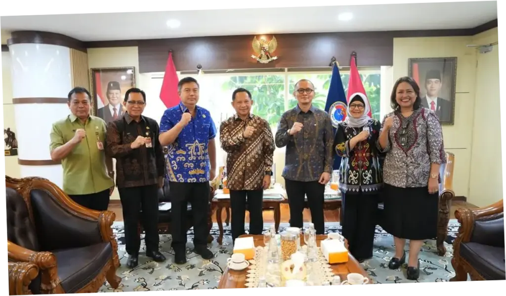 Mendagri Minta Daerah Perbanyak Nobar Piala Dunia demi Gerakkan Ekonomi