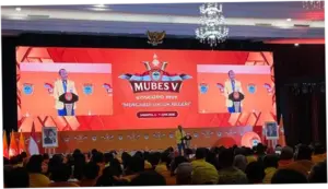 Momen Bahlil Kaget Disambut Lagu 'Mas Bahlil Ganteng' di Mubes V Kosgoro