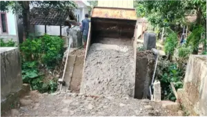 Pemkab Tinjau Jembatan Antardesa Ambruk di Sumur Pandeglang