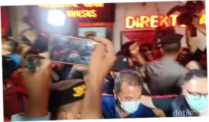 Penampakan Roy Suryo dan dr Tifa di Polda Metro Usai Ditangkap