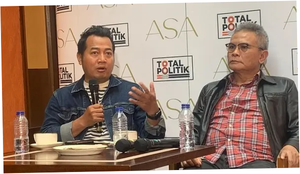 Penyematan Jaket PSI ke Jokowi: Strategi Baru untuk Gaet Suara dari PDIP