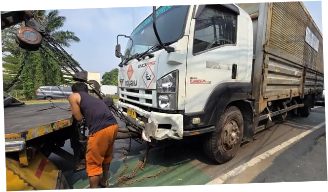 Polisi Periksa Kelayakan Truk Kecelakaan Maut Seruduk Motor di Bekasi