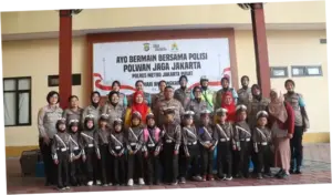 Polwan Jakpus Main Bareng Polisi Cilik, Edukasi Anak Kenali Polisi Sejak Dini