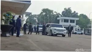Prabowo Melayat Eks Menhan Ryamizard Ryacudu di Kemhan