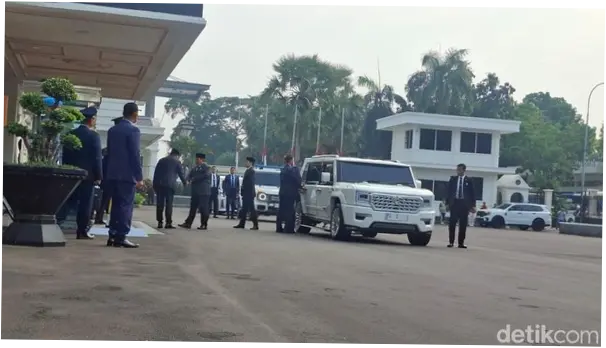 Prabowo Melayat Eks Menhan Ryamizard Ryacudu di Kemhan