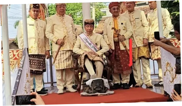 Prosesi Adat Jokowi Injak Kepala Kerbau: Reaksi PDIP dan Tanggapan PSI