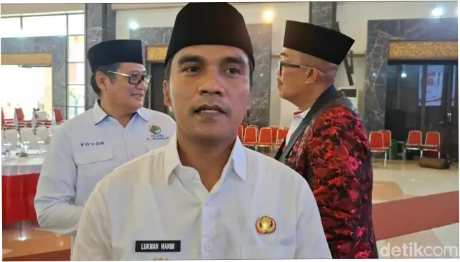 Sambut Prabowo, Pemkab Bangkalan Borong Makanan-Minuman PKL di Alun-alun